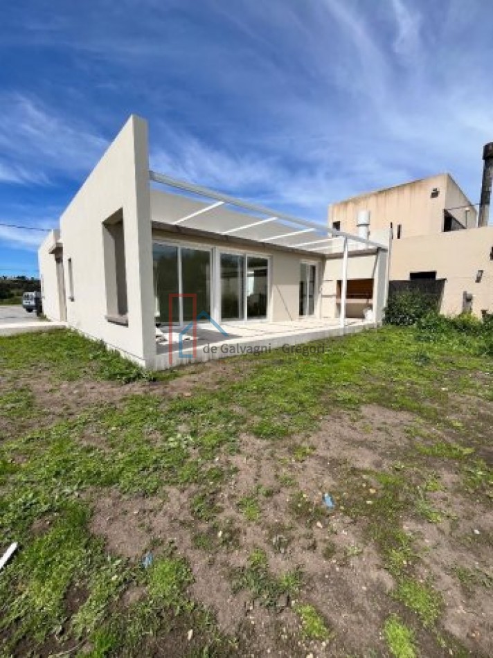 Casa a estrenar en Barrio Golf