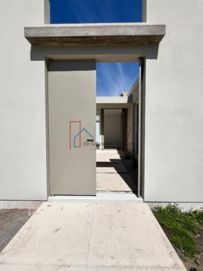 Casa a estrenar en Barrio Golf